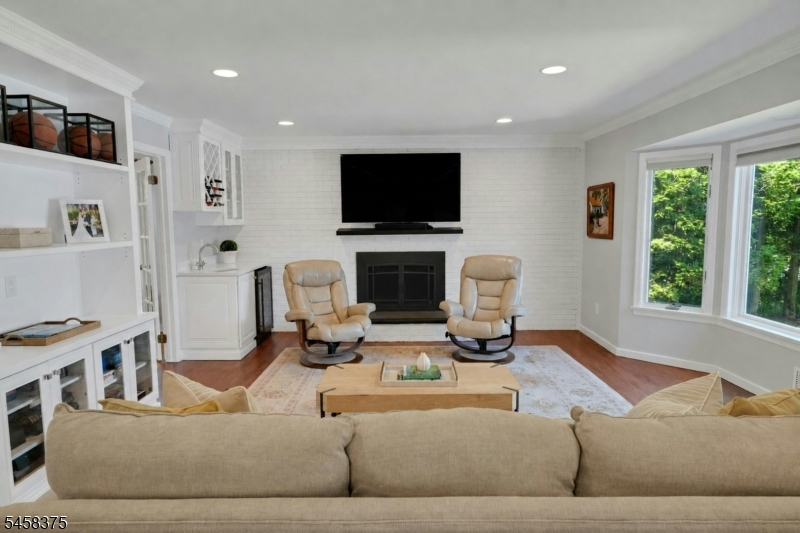 232 Longwood Ave Property Photo 8