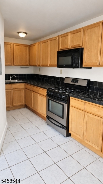222 Osborne Ter Property Photo 4
