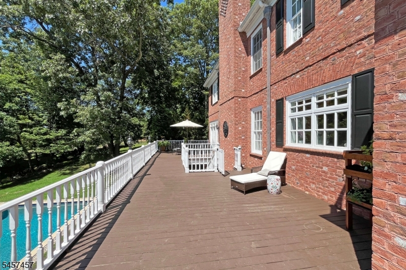 1 Hillview Drive Property Photo 45