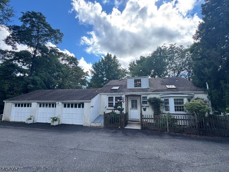 5 Oakura Ln Property Photo 2