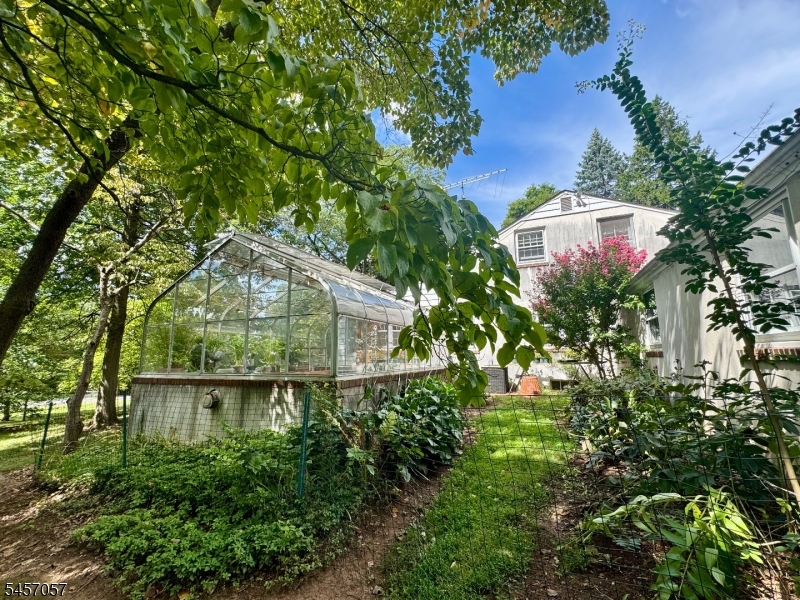 5 Oakura Ln Property Photo 16