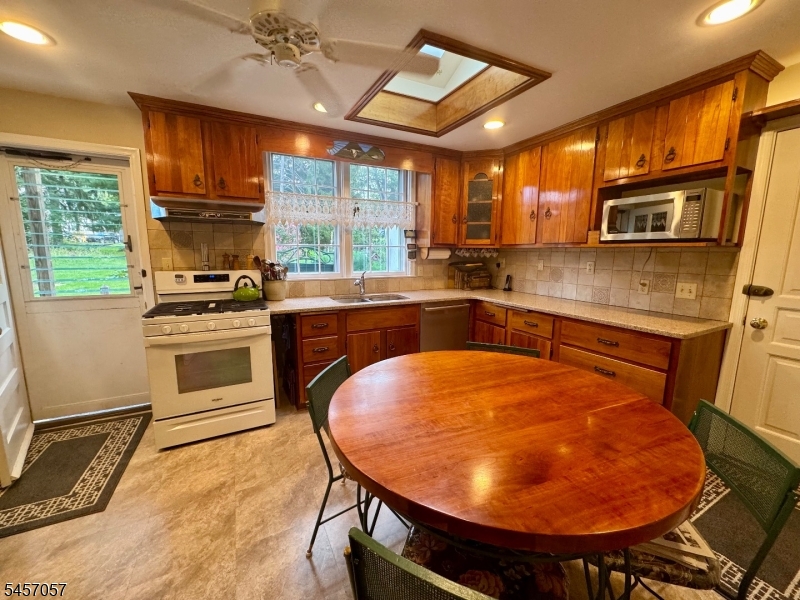 5 Oakura Ln Property Photo 17