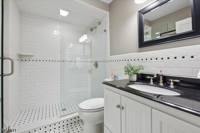 16 Sinclair Ter Property Photo 37