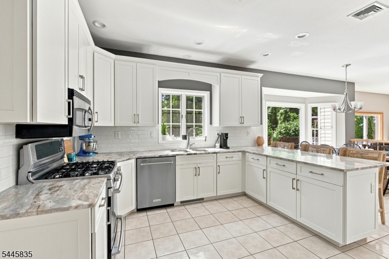 19 Woodfield Rd Property Photo 9
