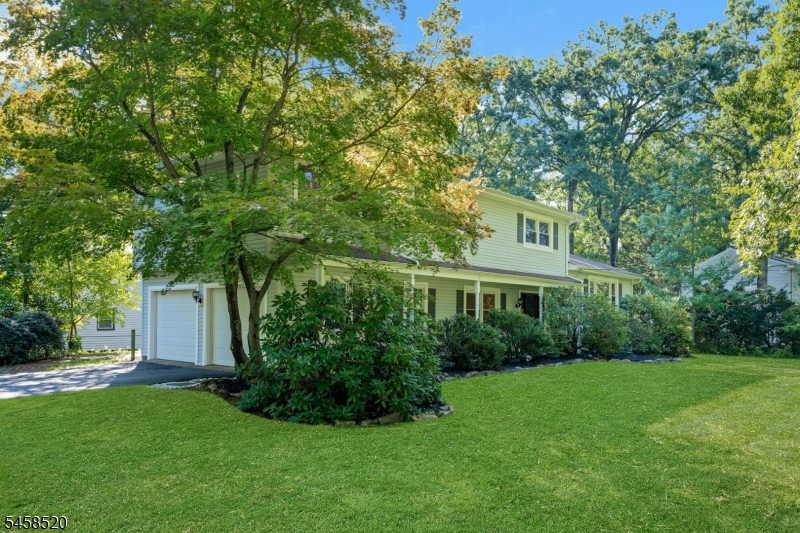 15 Camelot Way Property Photo 4