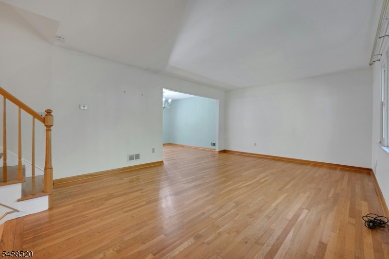 15 Camelot Way Property Photo 8