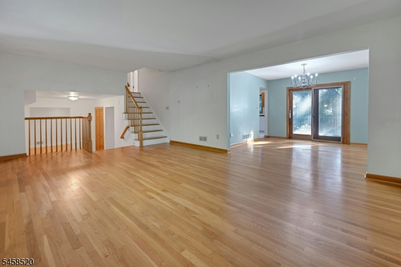 15 Camelot Way Property Photo 9