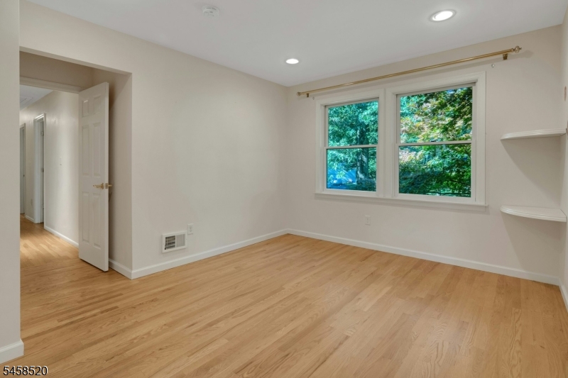 15 Camelot Way Property Photo 29