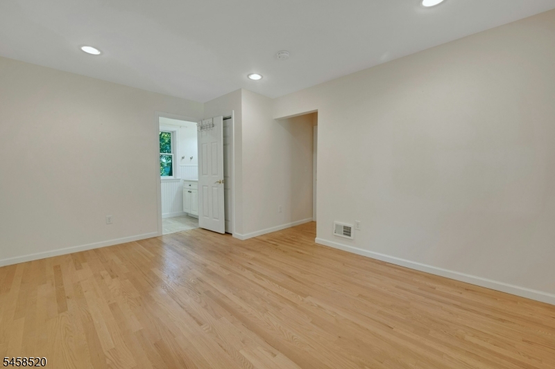 15 Camelot Way Property Photo 30