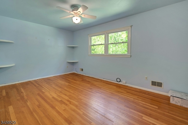 15 Camelot Way Property Photo 32