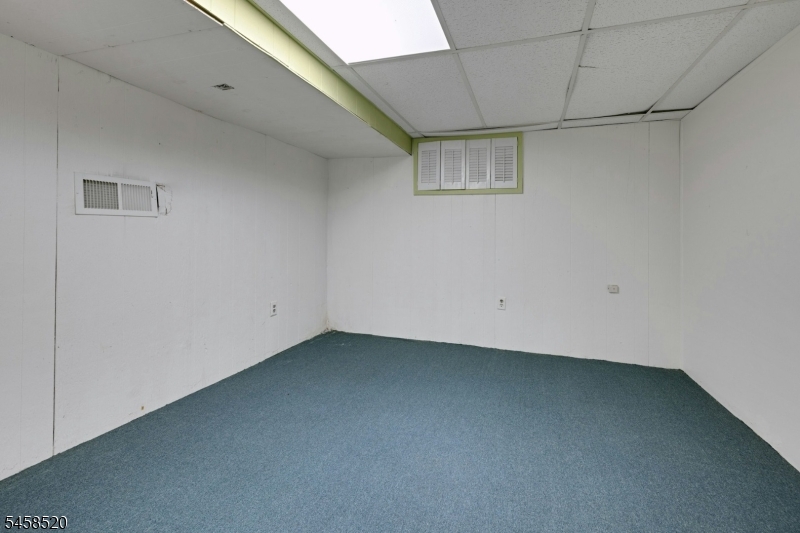 15 Camelot Way Property Photo 36