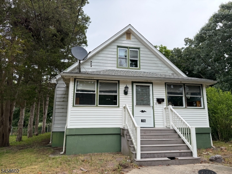 398 Gardens Ave