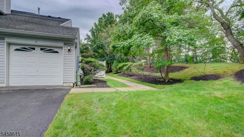 8 Forden Ct Property Photo 2