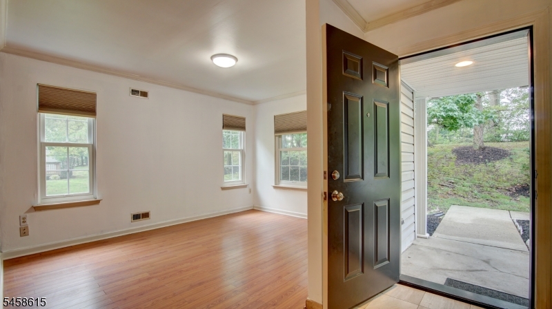 8 Forden Ct Property Photo 6