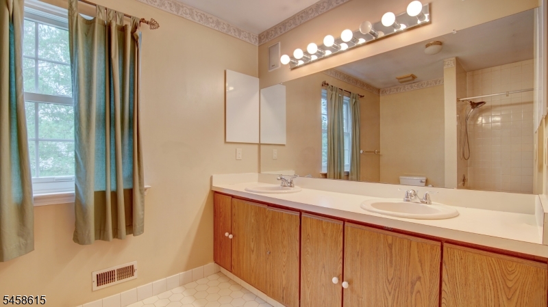 8 Forden Ct Property Photo 24