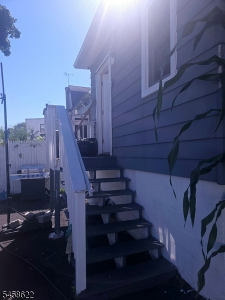 86 Mead St Property Photo 7