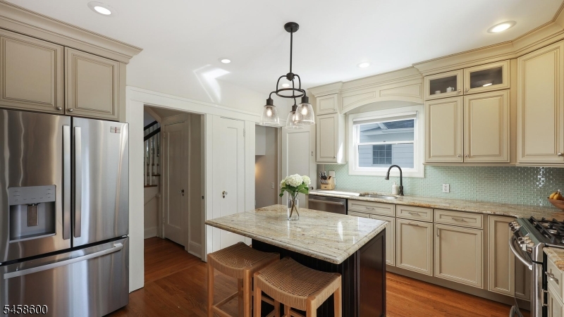 546 Alden Ave Property Photo 16