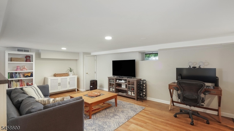 546 Alden Ave Property Photo 34