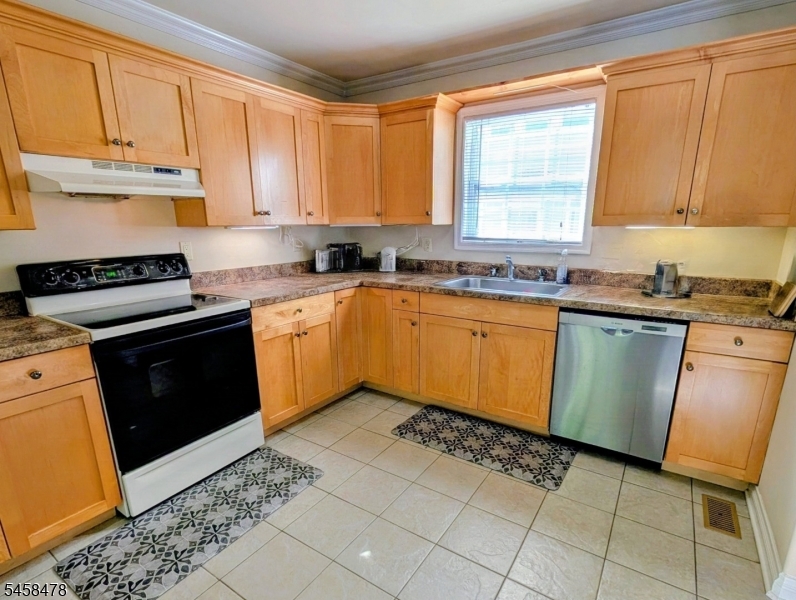 25 Lathrop Ave Property Photo 6