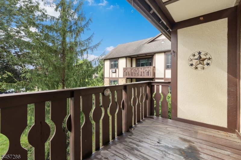 9 Sentinel Ct E Property Photo 12