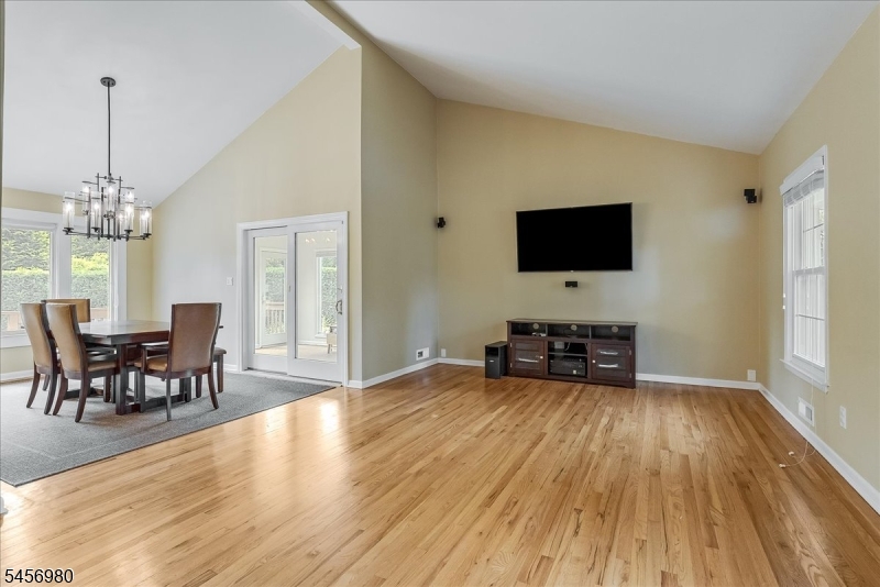45 Michael Dr Property Photo 6