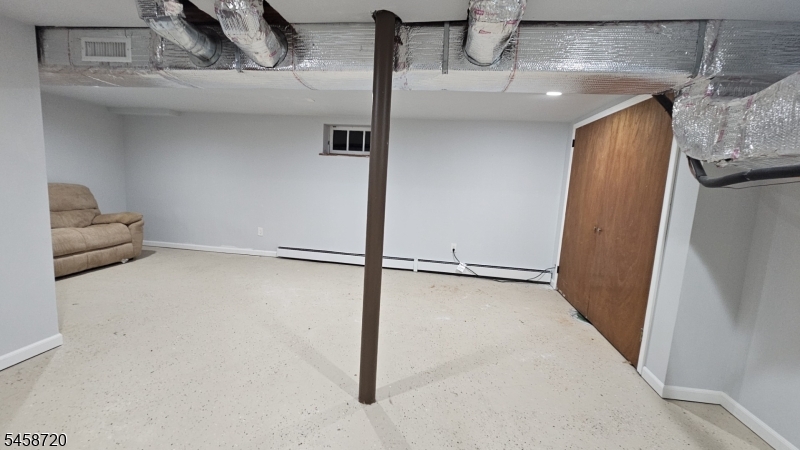 106 Burnside Ave Property Photo 8