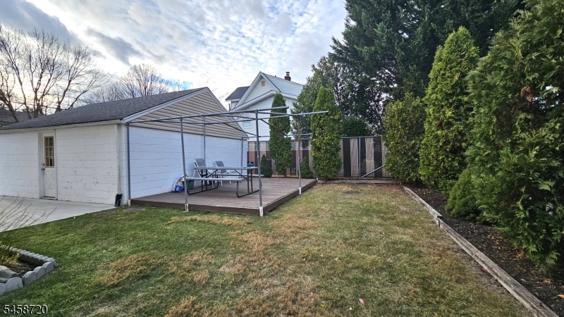 106 Burnside Ave Property Photo 12