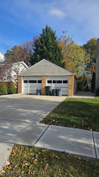 106 Burnside Ave Property Photo 13
