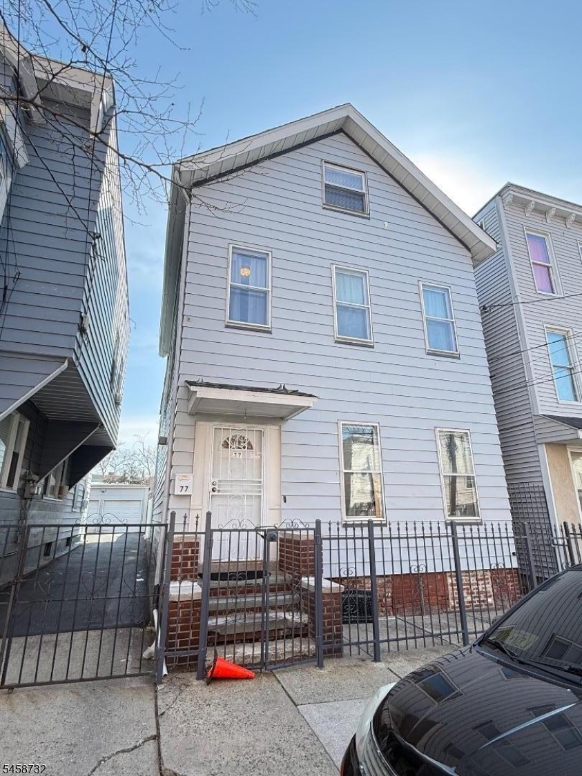 77 Stone St Property Photo 1
