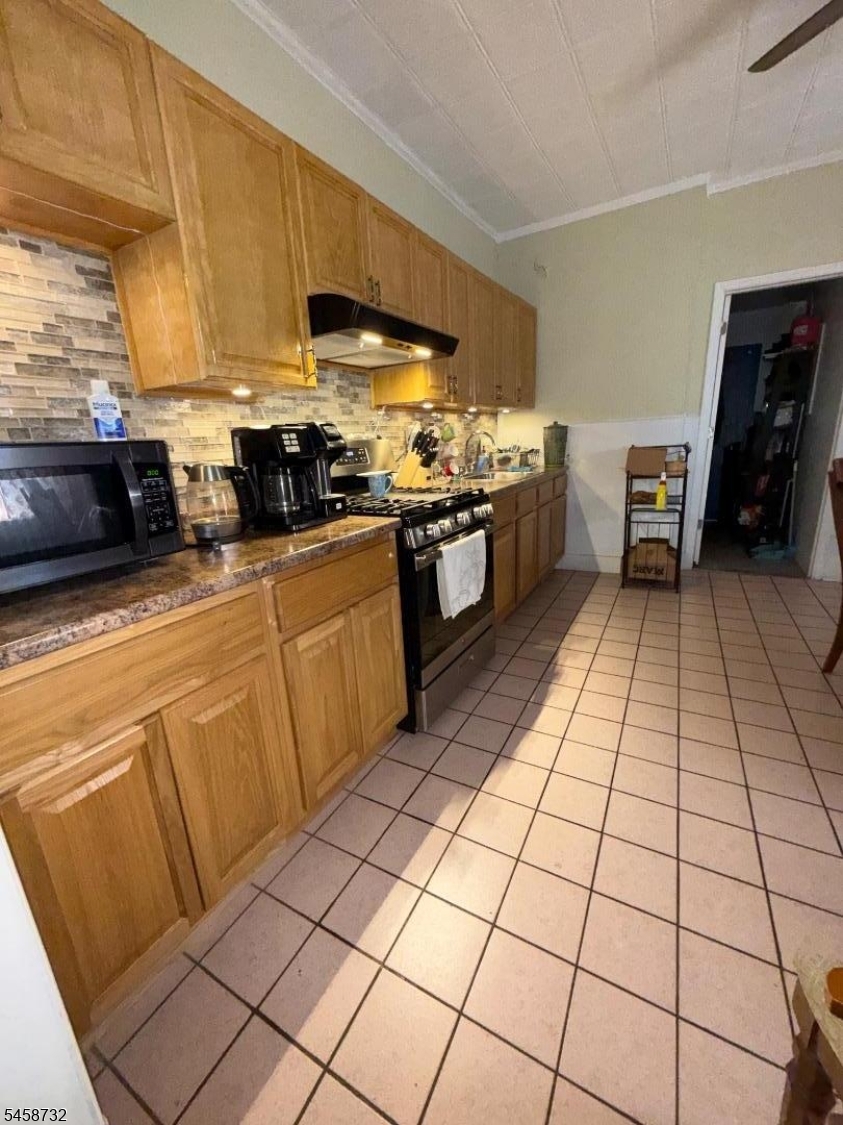 77 Stone St Property Photo 22