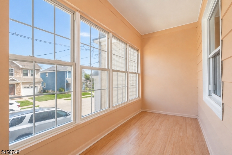 685 Raritan Ave Property Photo 5