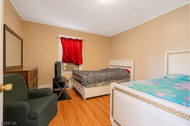 685 Raritan Ave Property Photo 15