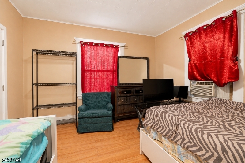 685 Raritan Ave Property Photo 16