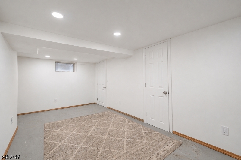 685 Raritan Ave Property Photo 19