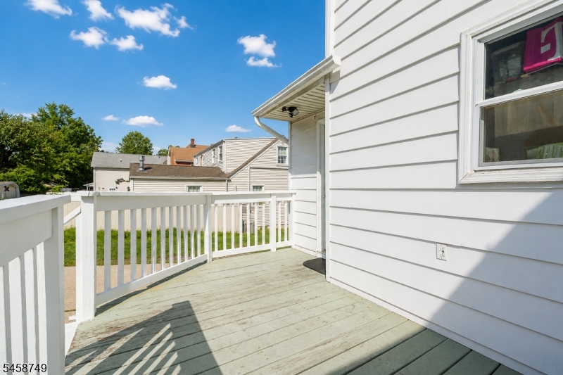 685 Raritan Ave Property Photo 20