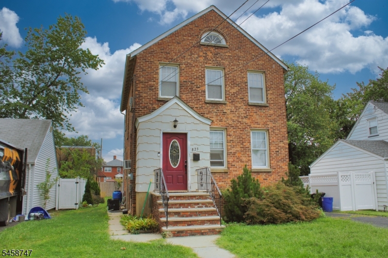 823 Bishop St Property Photo 1