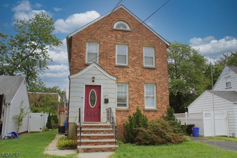 823 Bishop St Property Photo 2