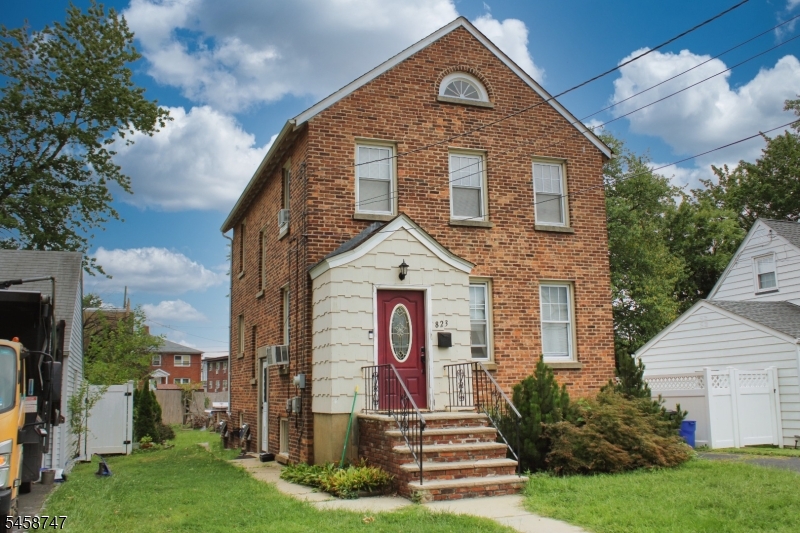 823 Bishop St Property Photo 4