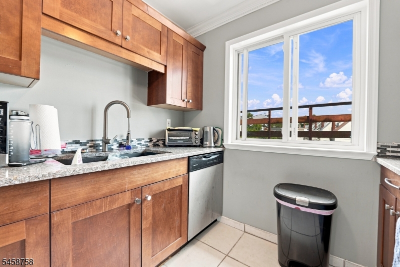 61 Union Avenue U-b6 B6 Property Photo 9
