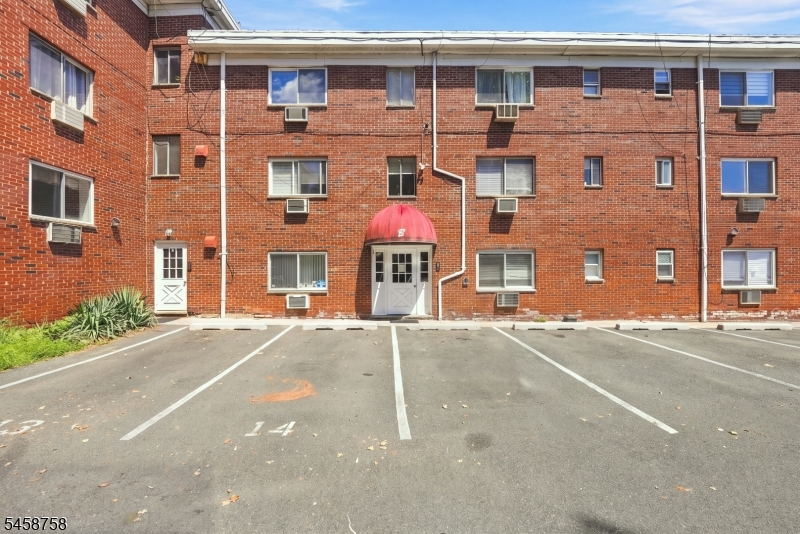61 Union Avenue U-b6 B6 Property Photo 14