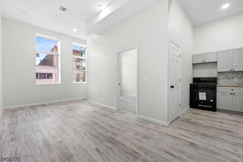 90 Broadway 3 Property Photo 2