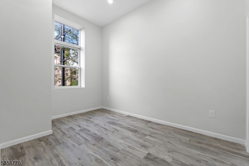 90 Broadway 3 Property Photo 5