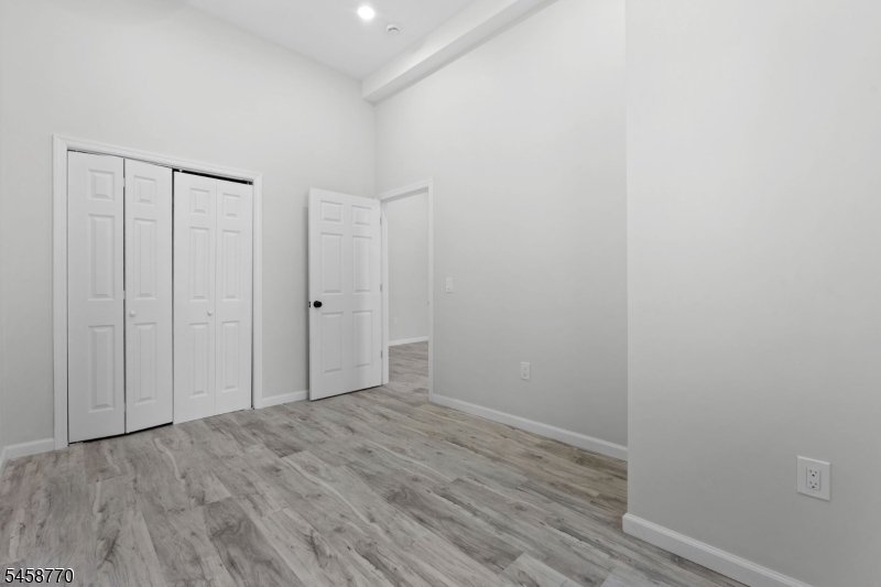 90 Broadway 3 Property Photo 6