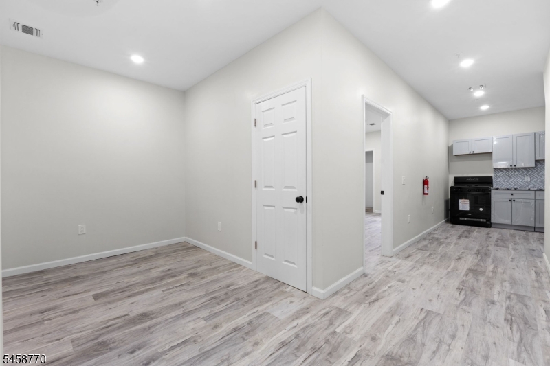 90 Broadway 3 Property Photo 7