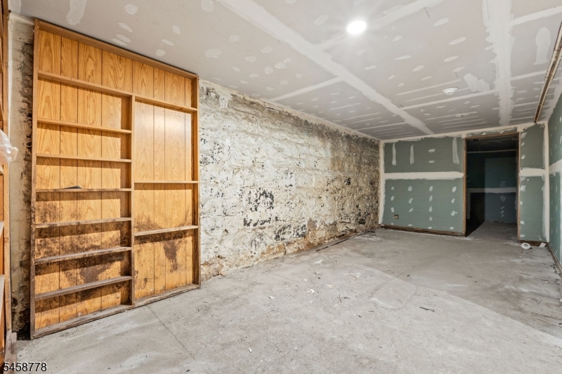 90 Broadway Property Photo 7