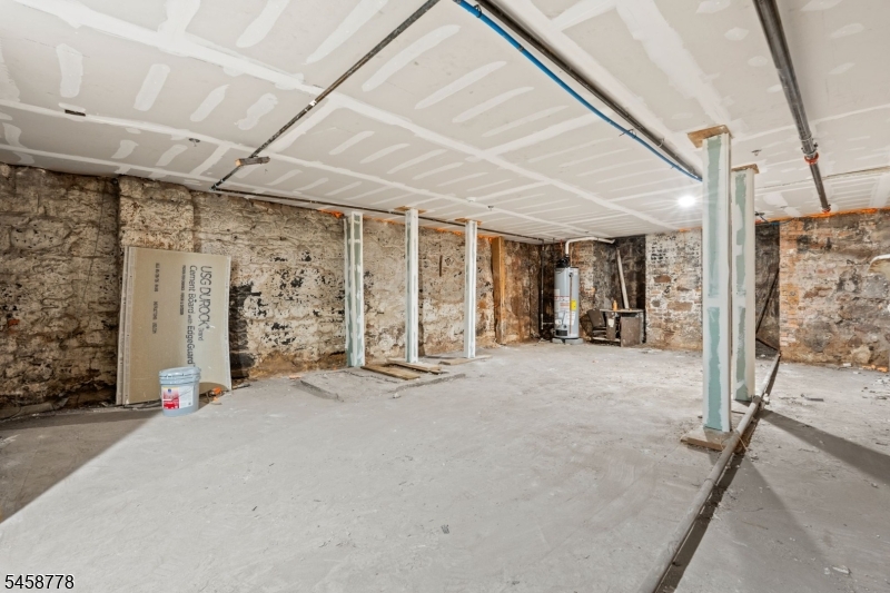 90 Broadway Property Photo 8