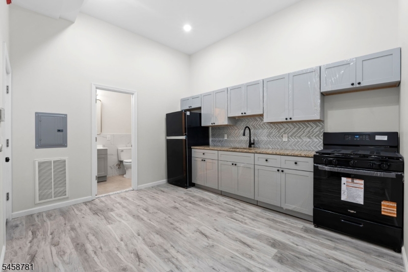90 Broadway 1 Property Photo 2