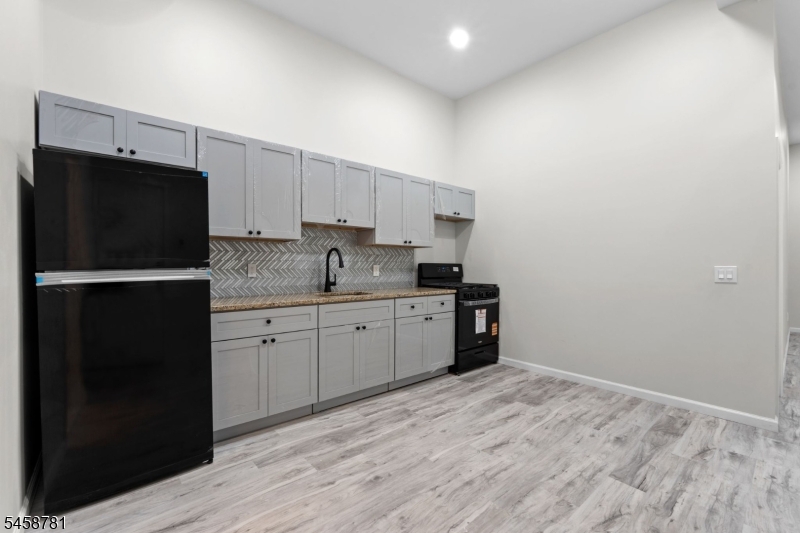 90 Broadway 1 Property Photo 3