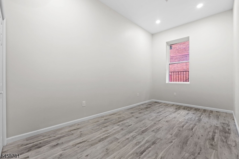 90 Broadway 1 Property Photo 6