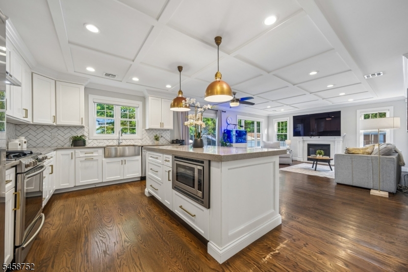 9 Burnet Hill Rd Property Photo 1